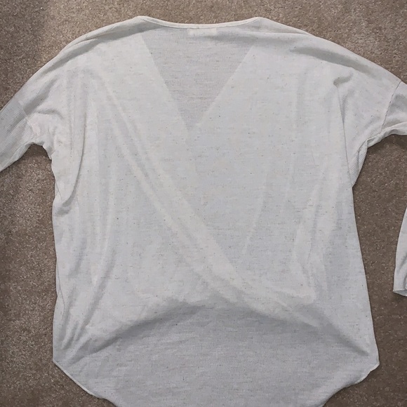 V neck lightweight sweater long in back - Picture 4 of 4